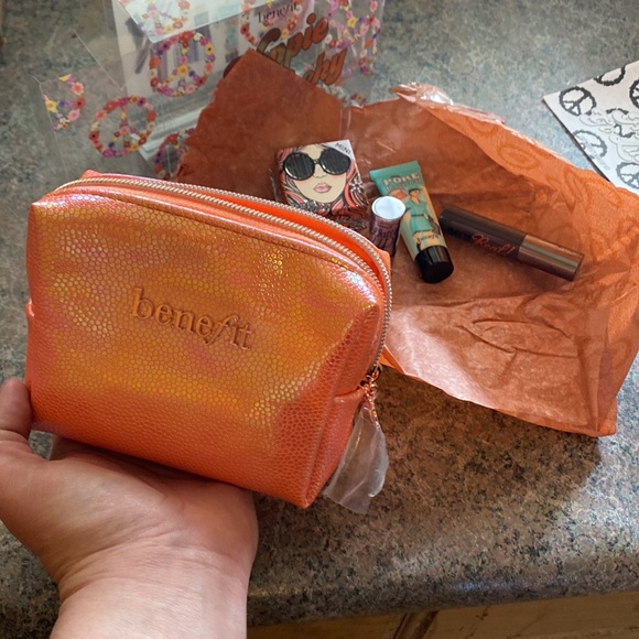 Benefit Hippie Go Lucky Makeup Kit - Picture 7 of 8